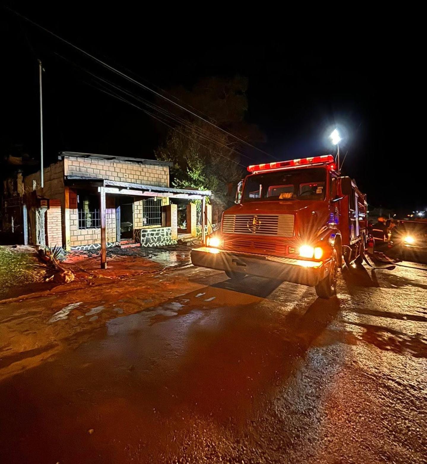 Incendio en barrio San Martín: "No se pudo rescatar nada de adentro, se quedaron con lo puesto"